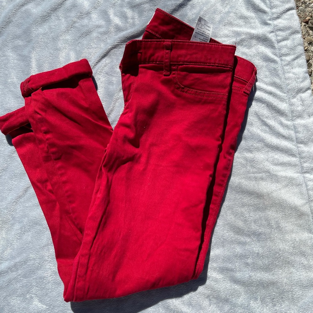 Hollister pants, used in good condition. Size 7 w28.